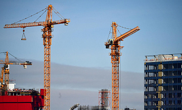 Тело крановщика, погибшего из-за жары в Москве, достали из кабины