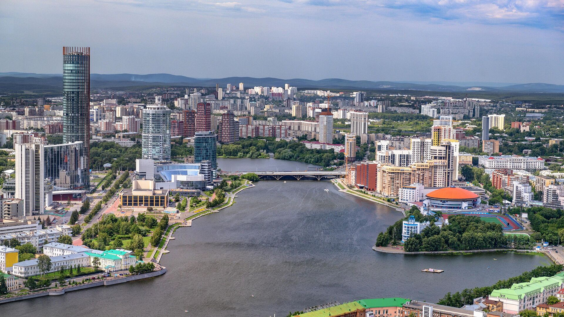 В Екатеринбурге отключили медиаэкраны после скандала с порно