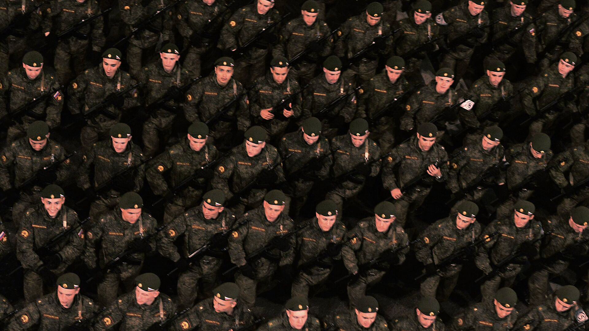 В Ярославле прошел военный парад