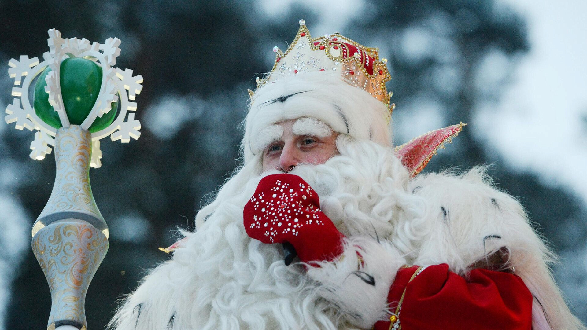 Дед Мороз рассказал, что делает летом