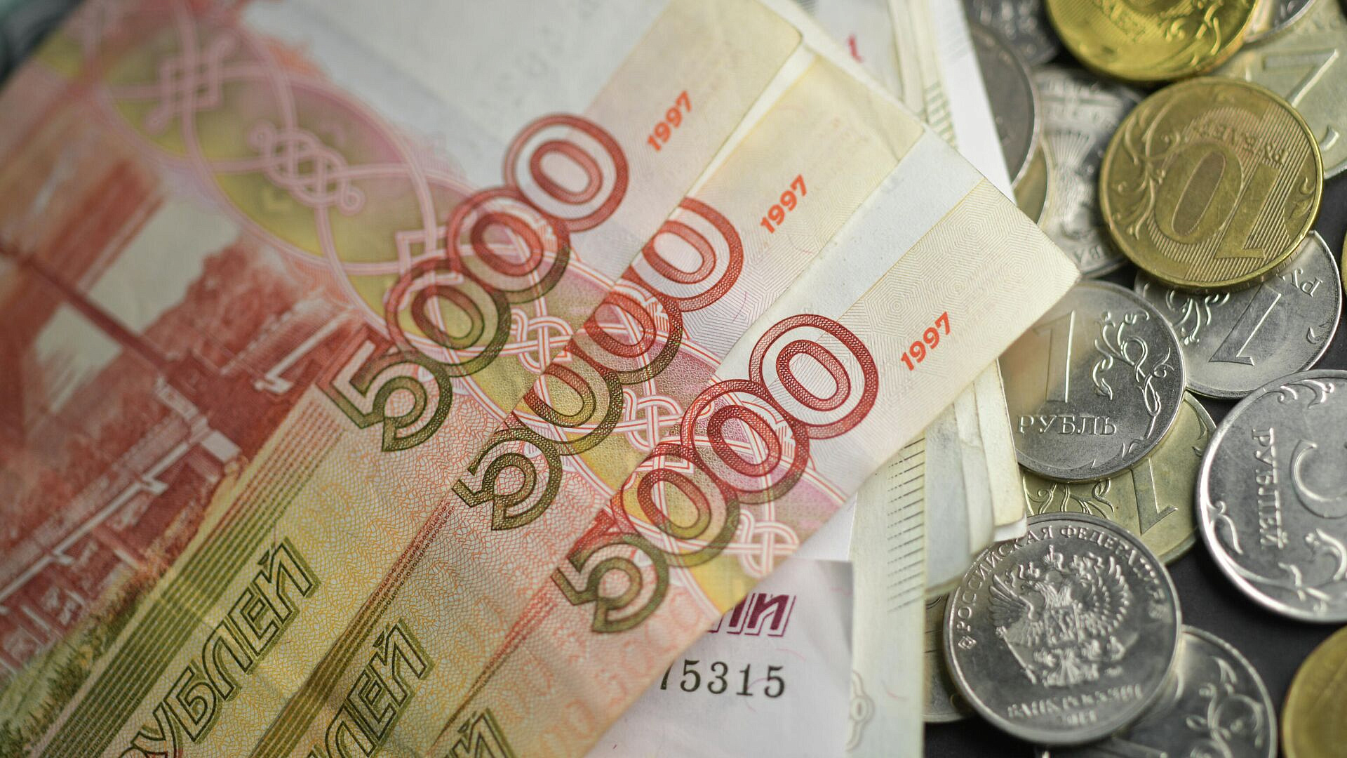 Эксперт рассказал, на сколько может вырасти средняя зарплата в России Эксперт рассказал, на сколько может вырасти средняя зарплата в России