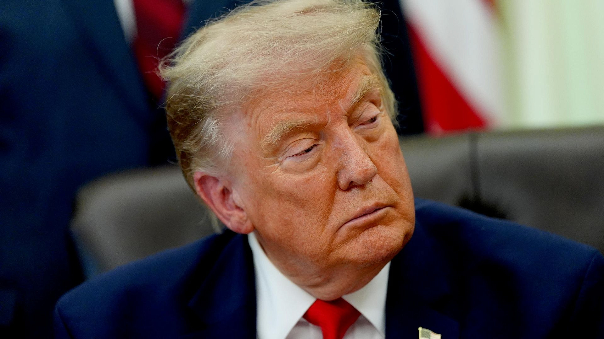 СМИ: угроза, из-за которой Трамп якобы тайно сменил самолет, была ему лично