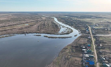 Под Тюменью вода из Тобола затопила дороги до трех населенных пунктов