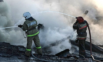 В Московском районе Петербурга загорелся склад
