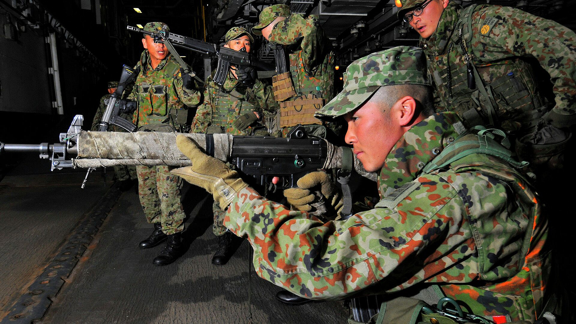На полигоне в Японии взорвался танк, есть пострадавшие