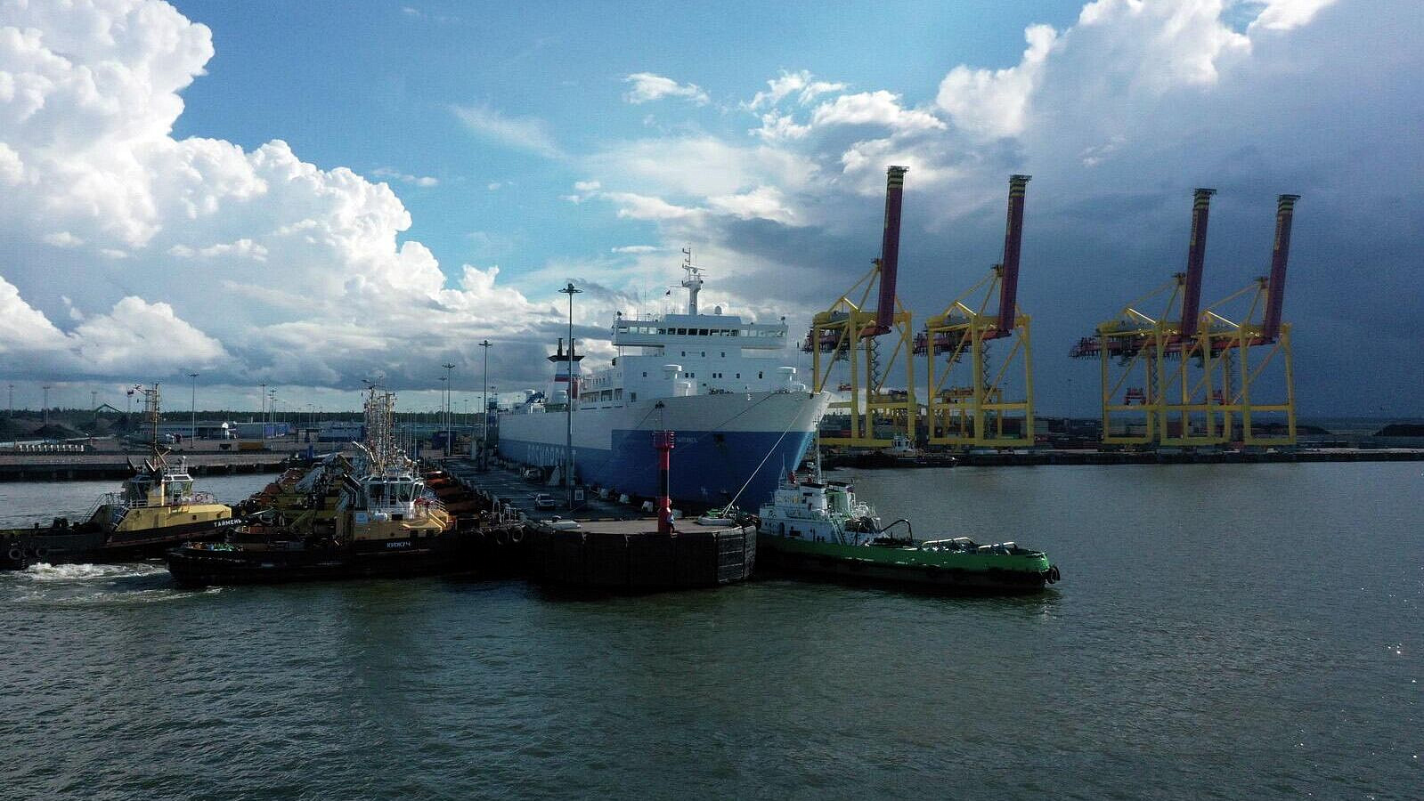 Порты Ленинградской области продолжат работать, несмотря на атаки БПЛА