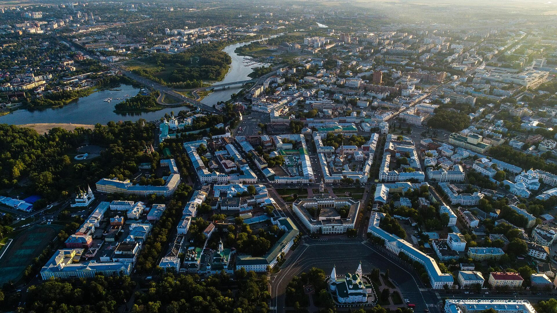 Световые спектакли будут показывать на фасаде здания в центре Ярославля