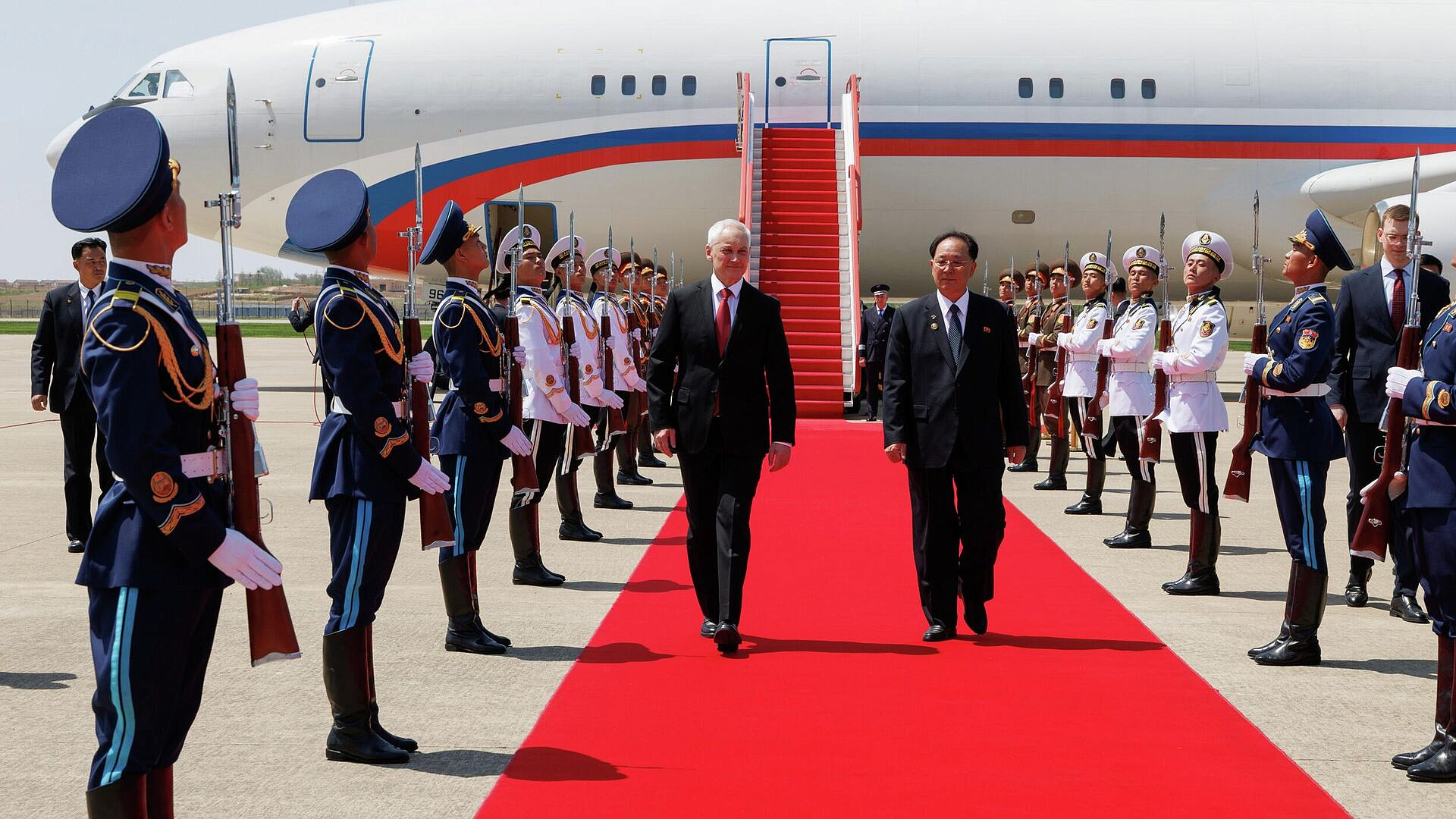 Белоусов вручил ордена Мужества военнослужащим КНДР