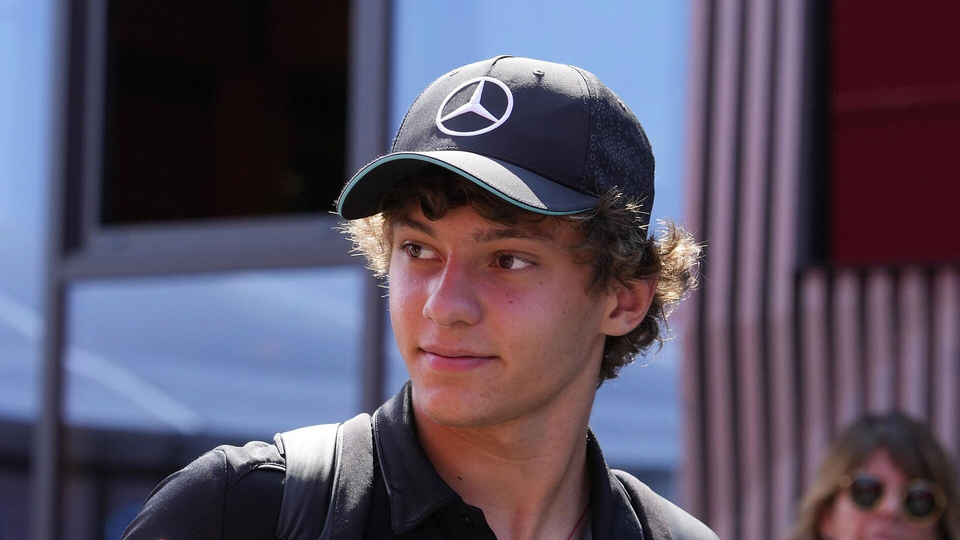 Антонелли стал лучшим во второй день предсезонных тестов в Бахрейне