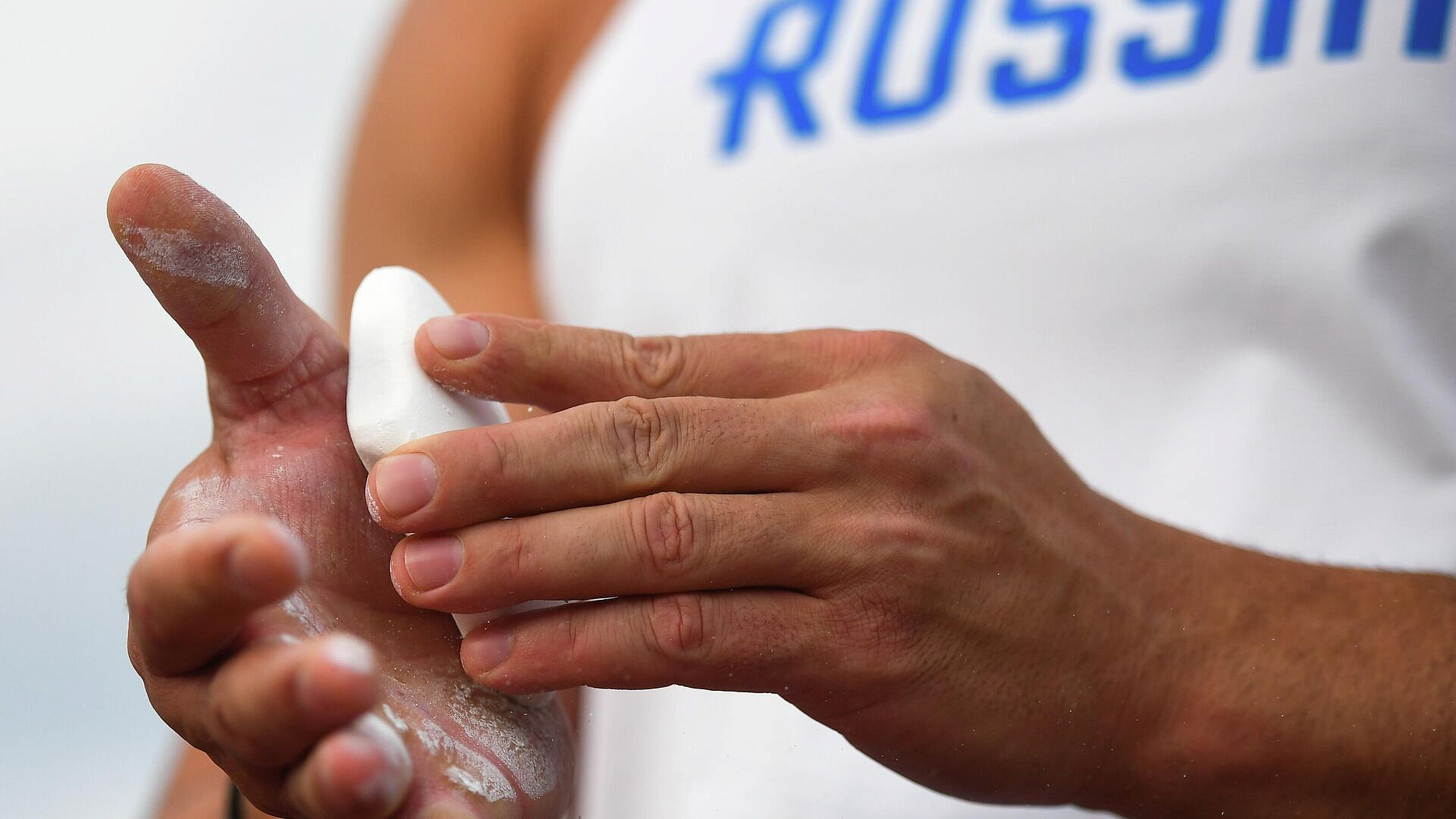 Российский тяжелоатлет Серобян с рекордом завоевал золото на ЧЕ в Батуми