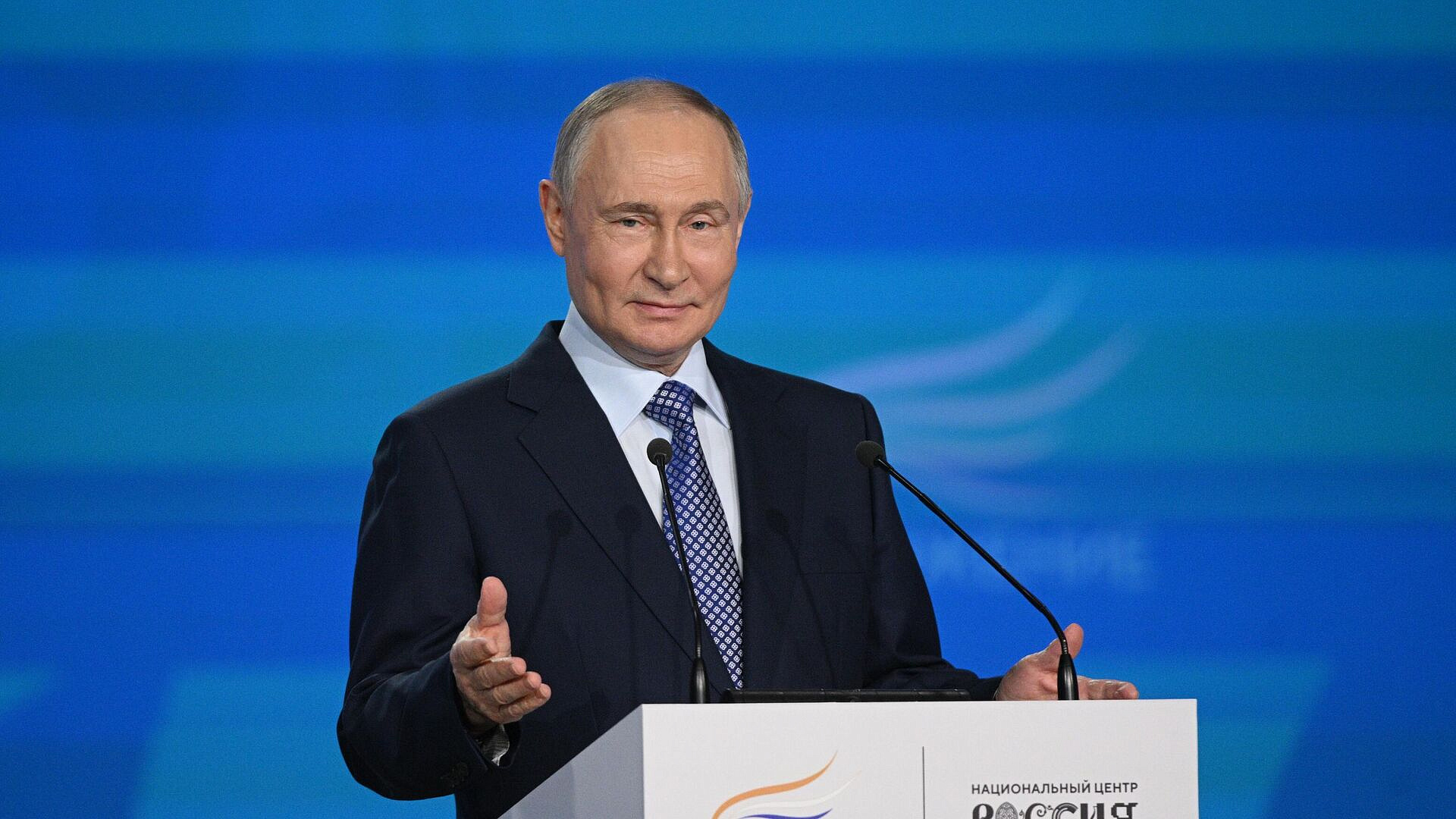 Путин рассказал о кадровых проектах по программе "Время героев" Путин рассказал о кадровых проектах по программе "Время героев"