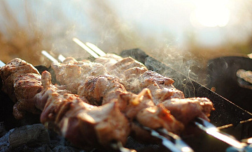 В Роспотребнадзоре рассказали, как правильно выбирать мясо для шашлыка