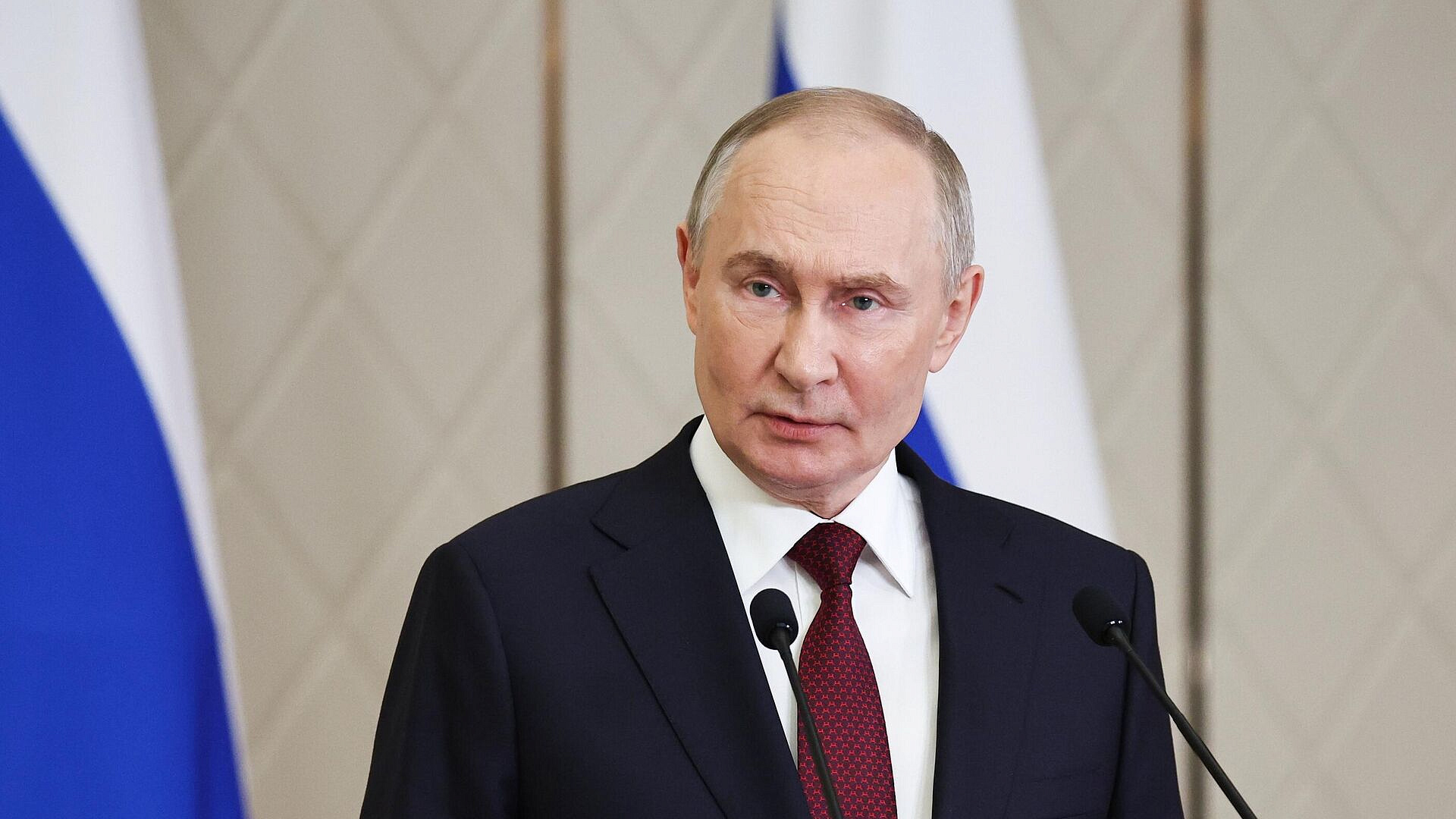 Попытки Запада показать России на "место в углу" провалились, заявил Путин