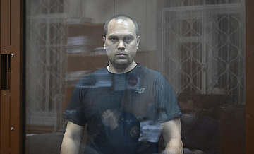 Суд продлил арест трем адвокатам Навального