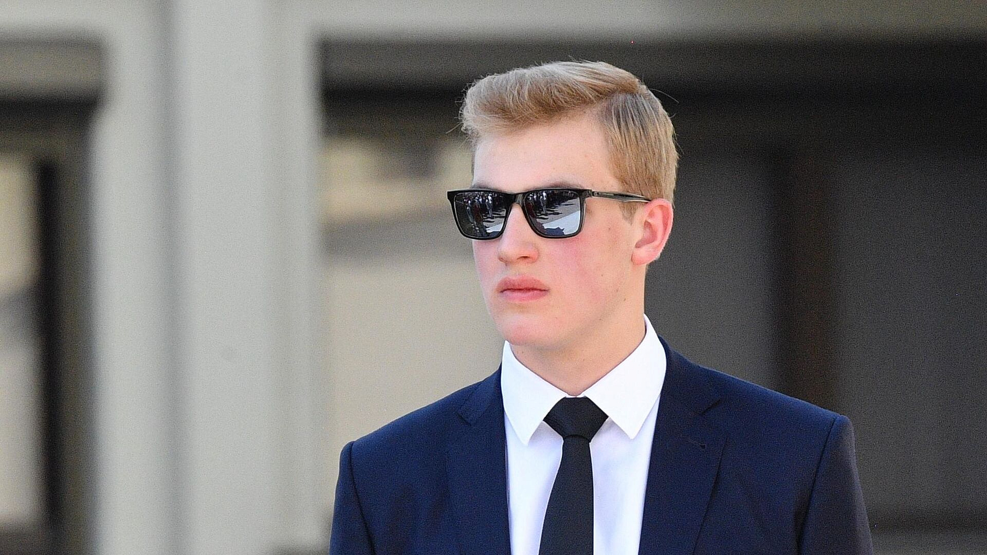 Президента Белоруссии в поездке на саммит ШОС сопровождает его сын