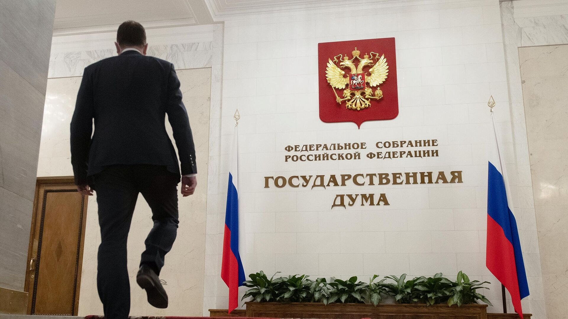 В Госдуму внесут проект о средствах граждан на спецсчетах по капремонту В Госдуму внесут проект о средствах граждан на спецсчетах по капремонту