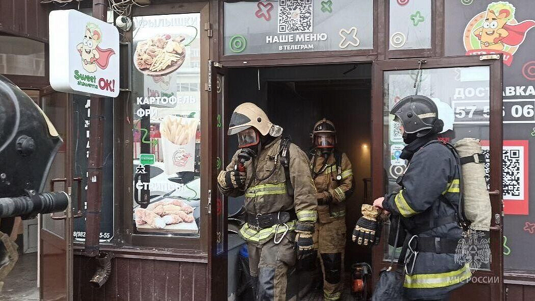В Тюмени ликвидировали пожар в кафе торгового центра
