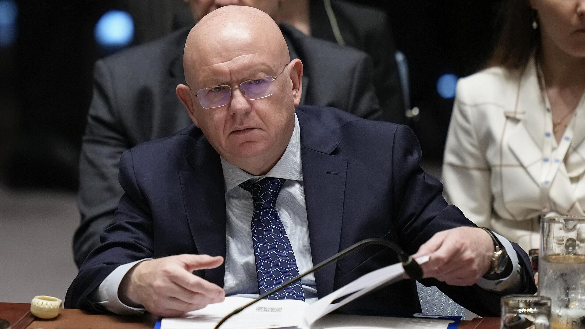 На Украине простые граждане дают отпор ТЦК, заявил Небензя