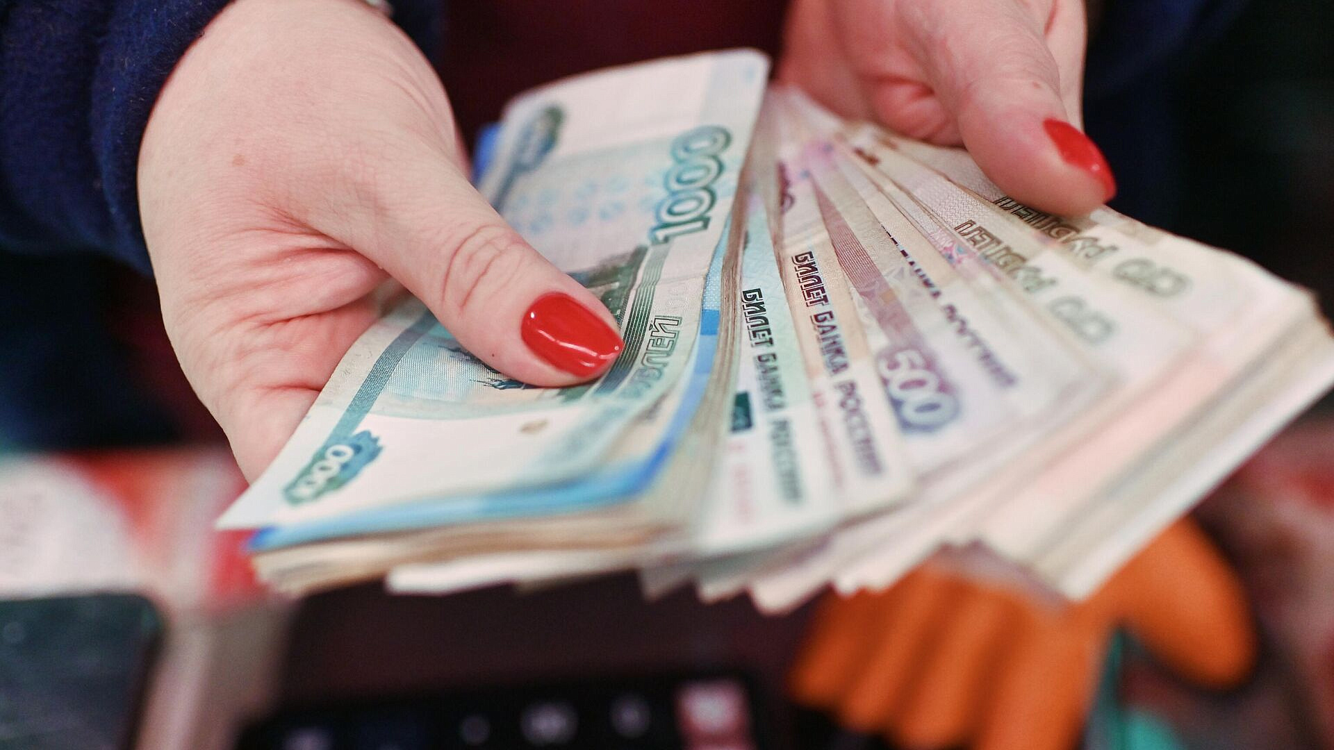 Россиянам объяснили, почему в мае не придут соцвыплаты