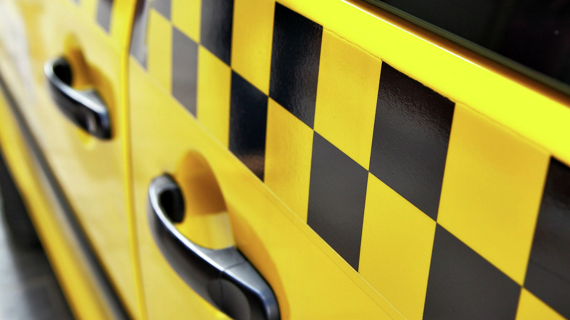 В Волгограде побеседуют с охранником больницы, не пустившим такси