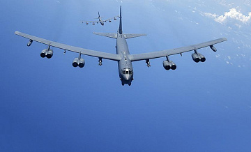 США пробросили в Европу бомбардировщики 52 Stratofortress
