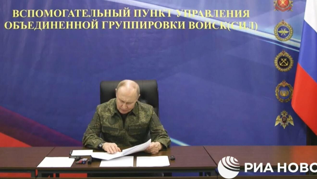 Командующие группировками ВС должны действовать ритмично, заявил Путин