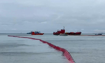 Танкер "Волгонефть-239" защитят от влияния штормов, чтобы исключить утечки