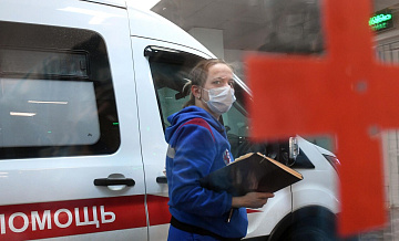 Во Владивостоке женщина родила ребенка на скамейке, не дождавшись скорой