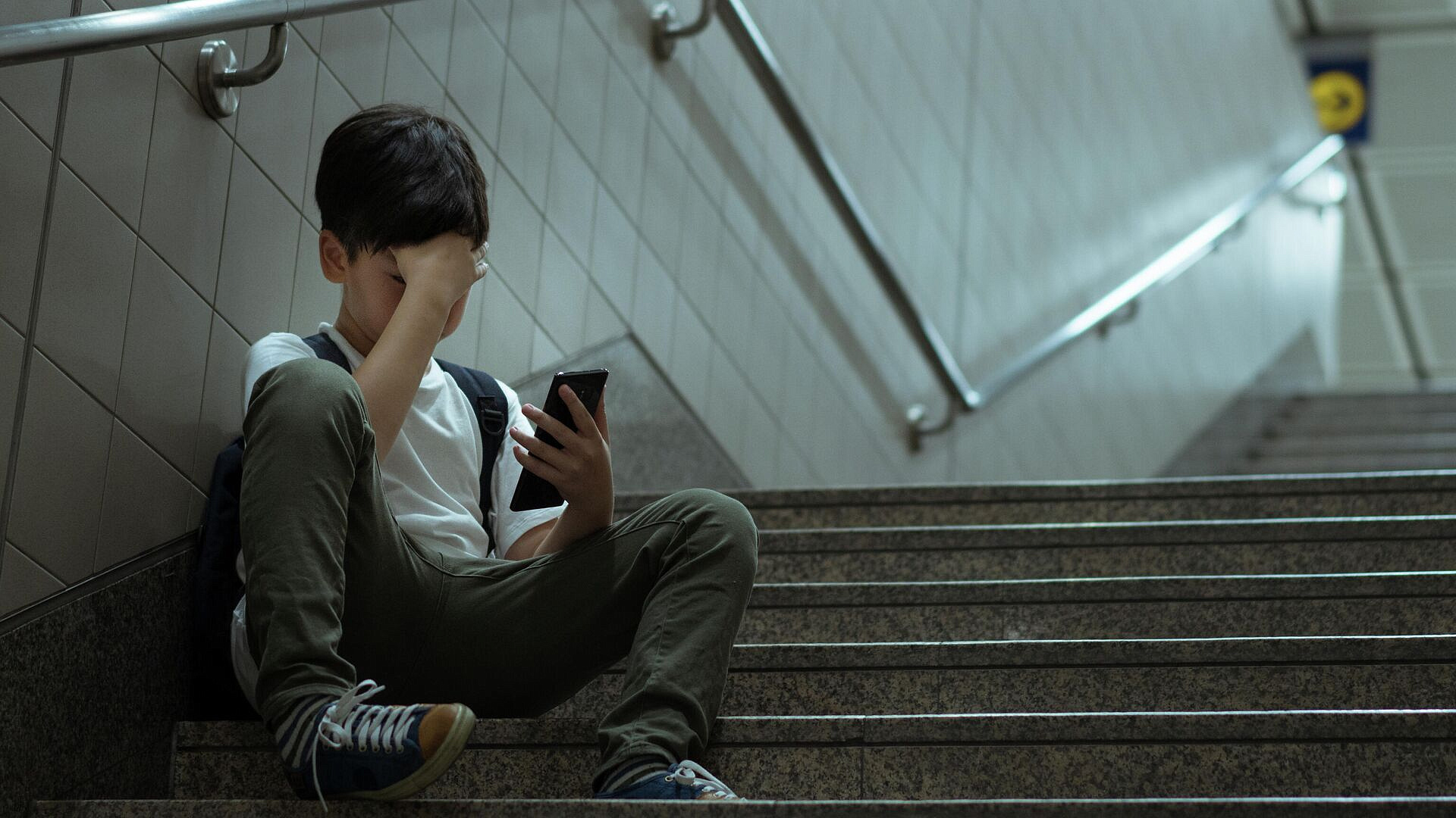 В МВД рассказали, как родителям обезопасить детей от мошенников