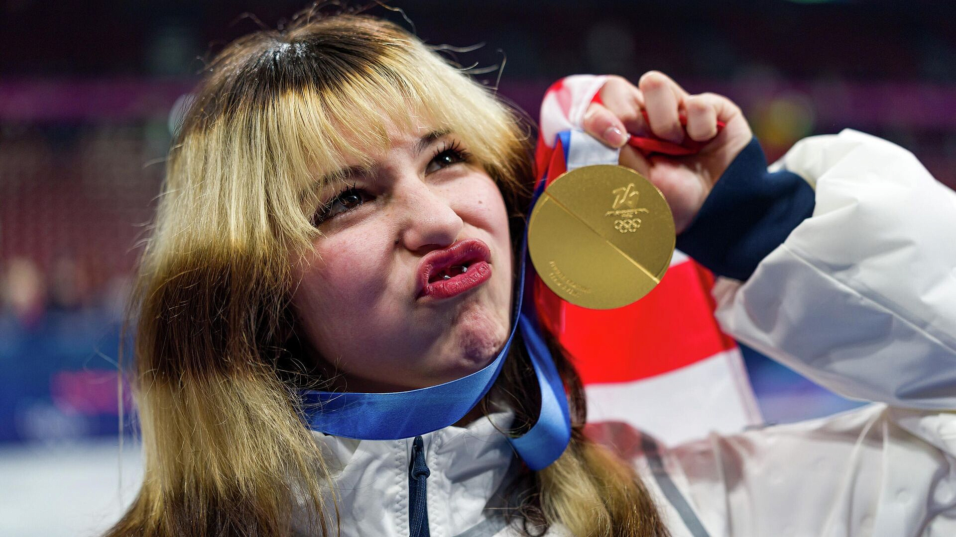 Красотка с безликой прической: фигуристка из США будет биться с Петросян