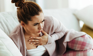 Врач рассказала, можно ли "лечить холодом" горло