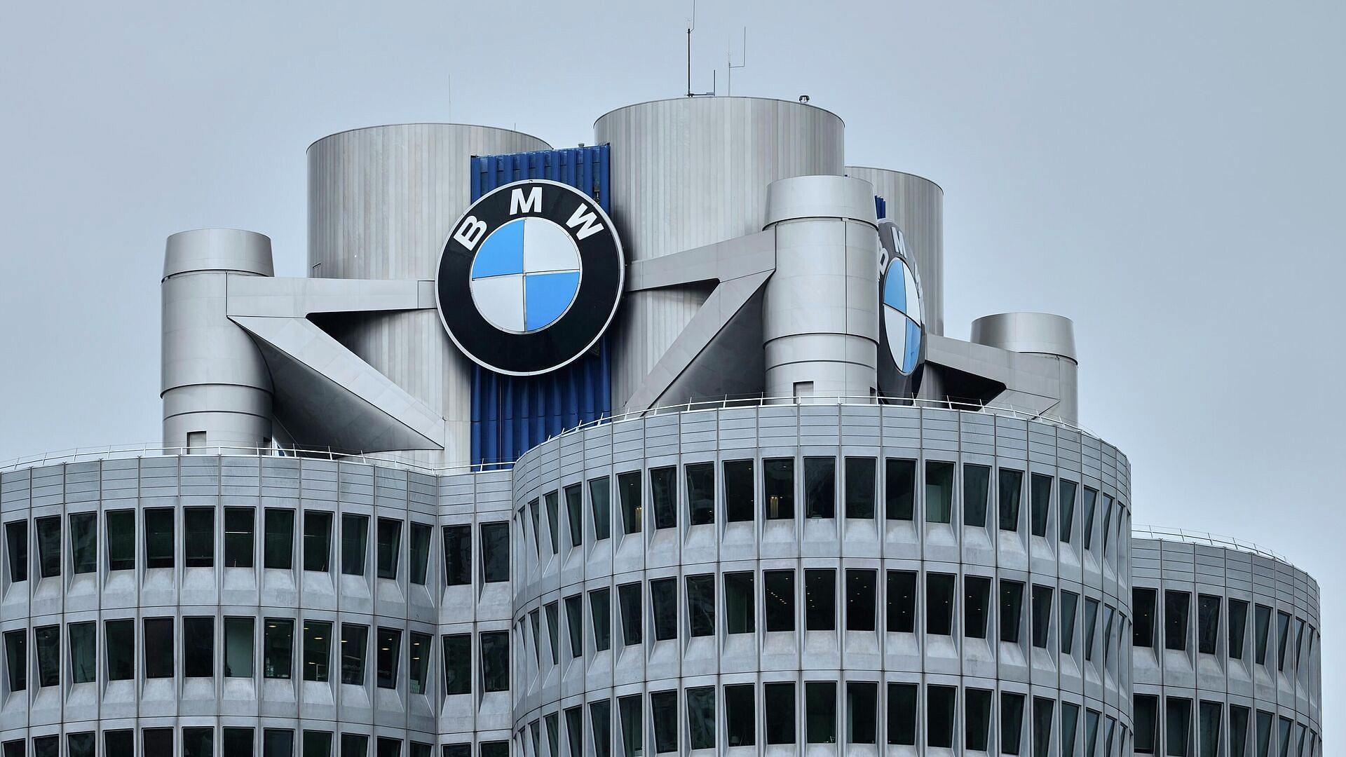 BMW отзывает более 28 тысяч автомобилей в Германии из-за риска возгорания