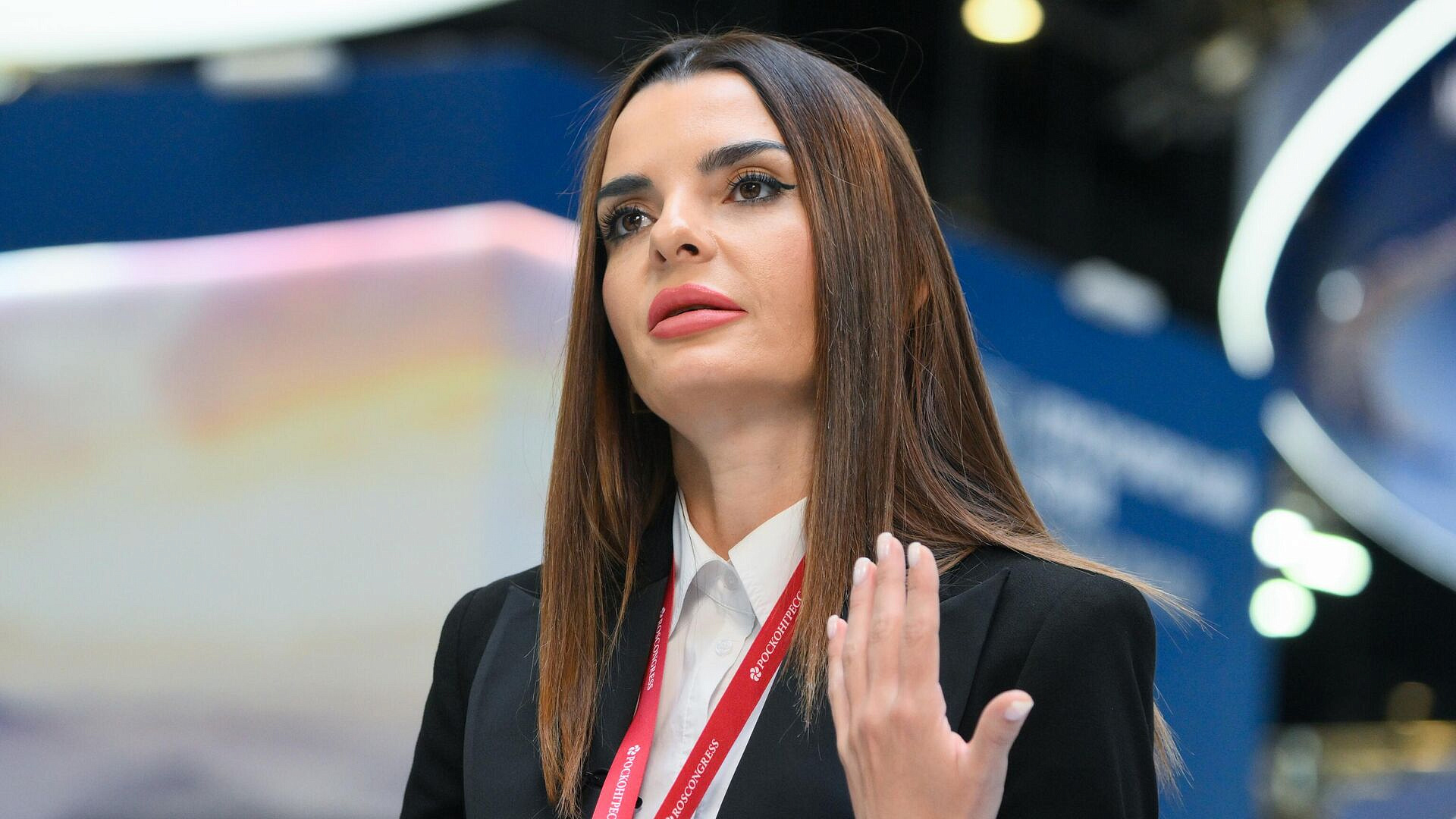 Сторонники Гуцул собрались у здания суда в Кишиневе