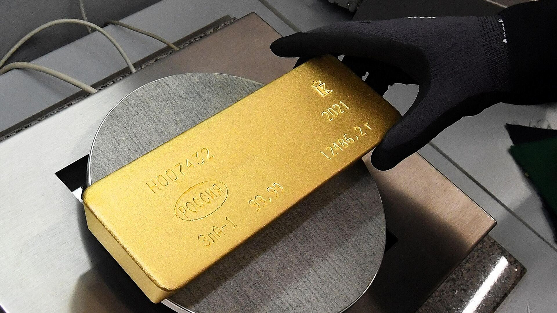 Цена на золото превысила 2,4 тысячи долларов