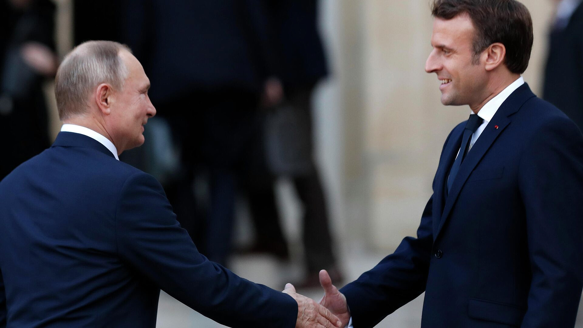 На Западе рассказали, что стоит за разговором Путина с Макроном