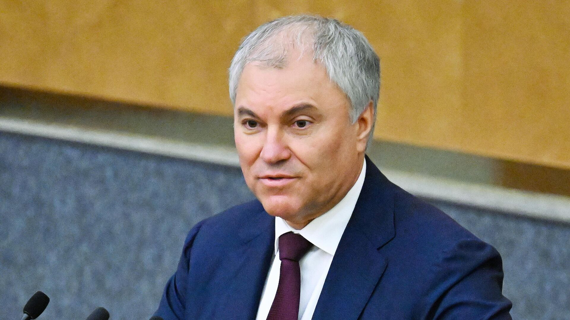 Володин поблагодарил Путина за работу в тяжелое для России время Володин поблагодарил Путина за работу в тяжелое для России время