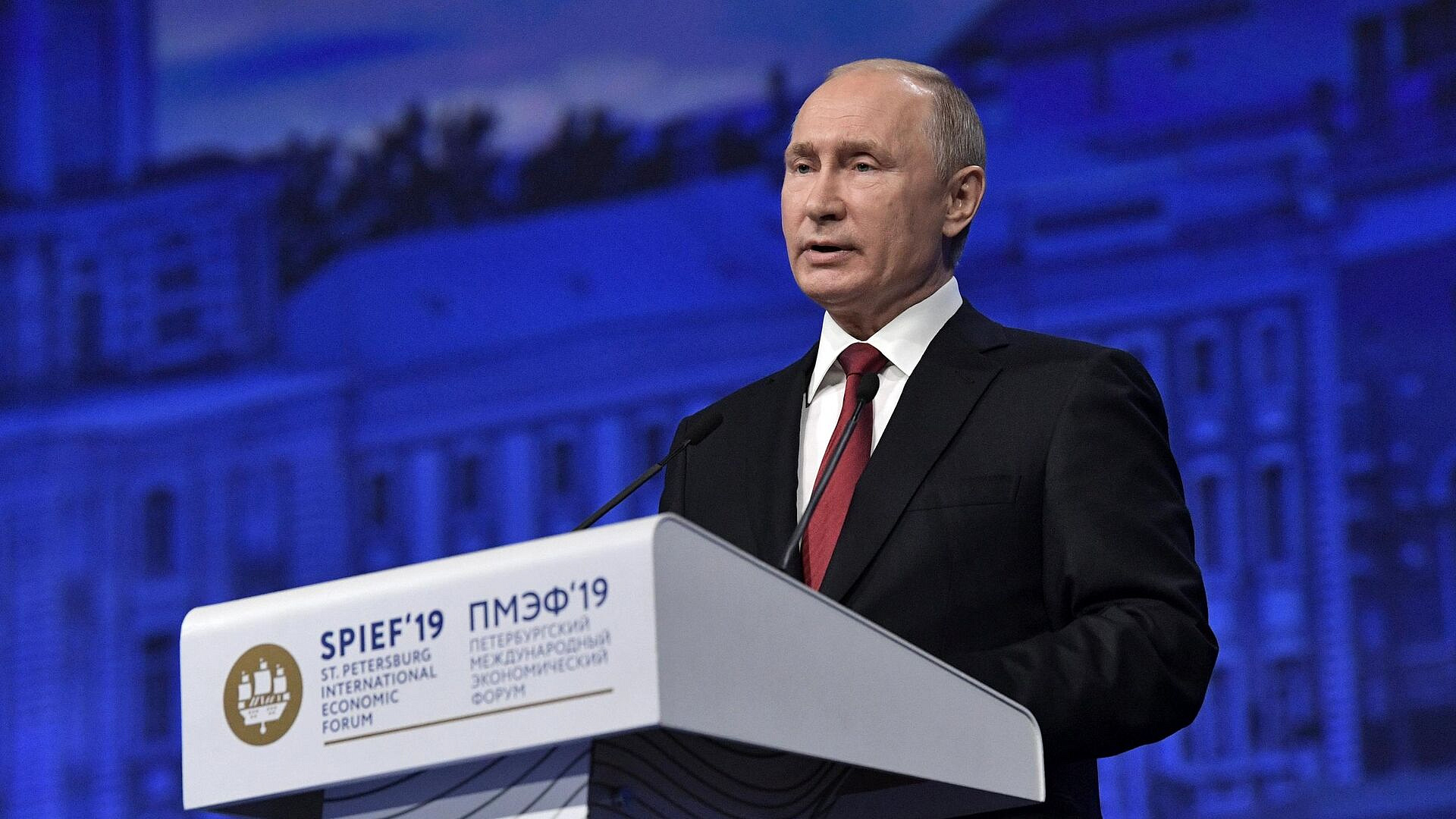 Песков назвал речь Путина на пленарном заседании ПМЭФ многоплановой 