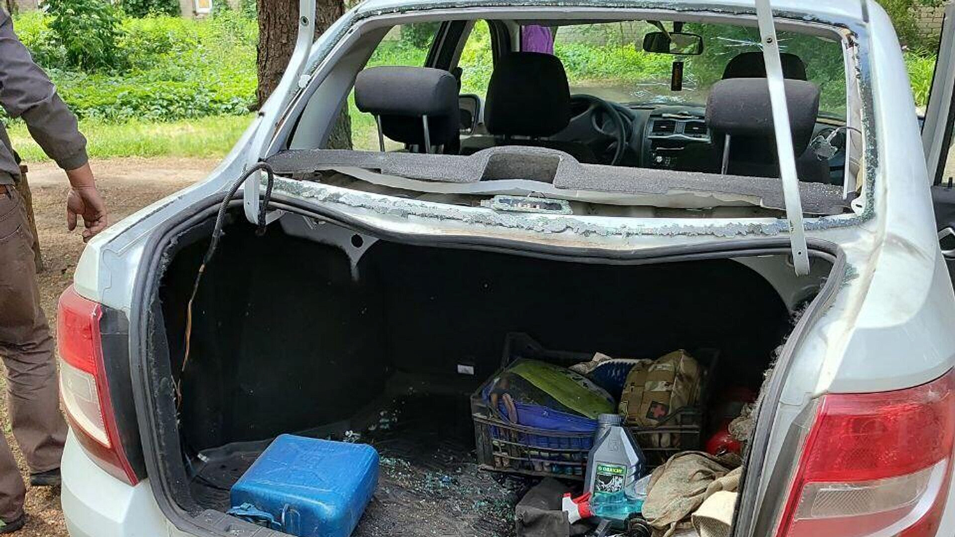 Украинские войска атаковали больничный автомобиль в ЛНР Украинские войска атаковали больничный автомобиль в ЛНР