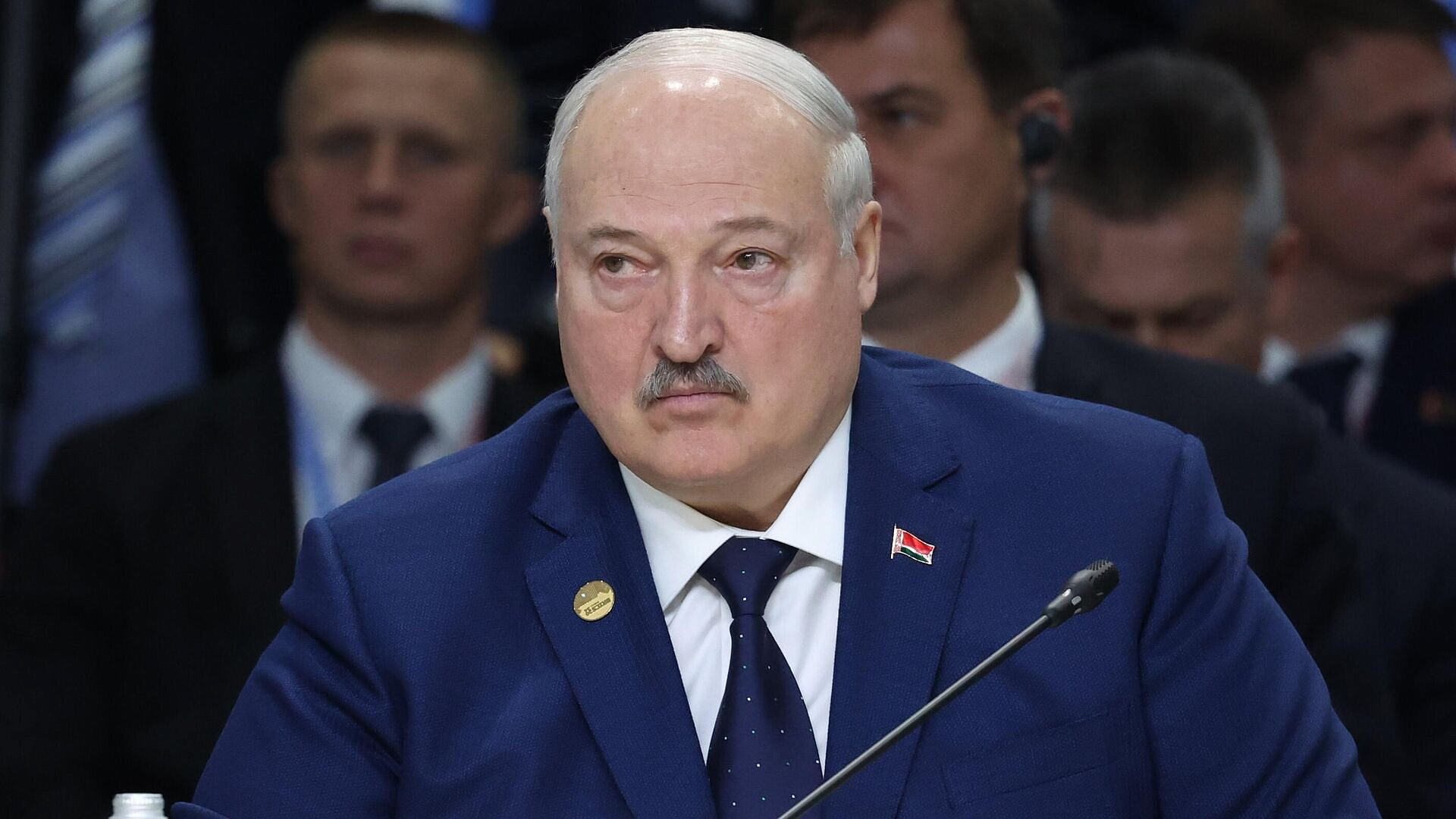 Лукашенко пообещал "драть шкуру" с ответственных за подготовку военных