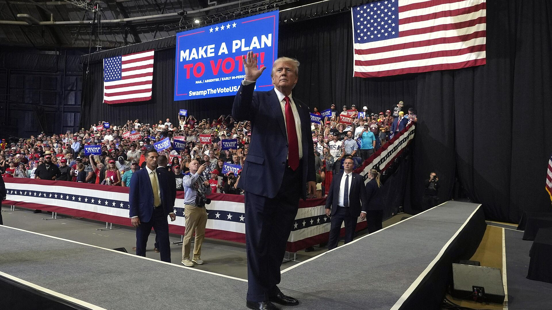 СМИ: Трамп пригрозил Цукербергу тюрьмой