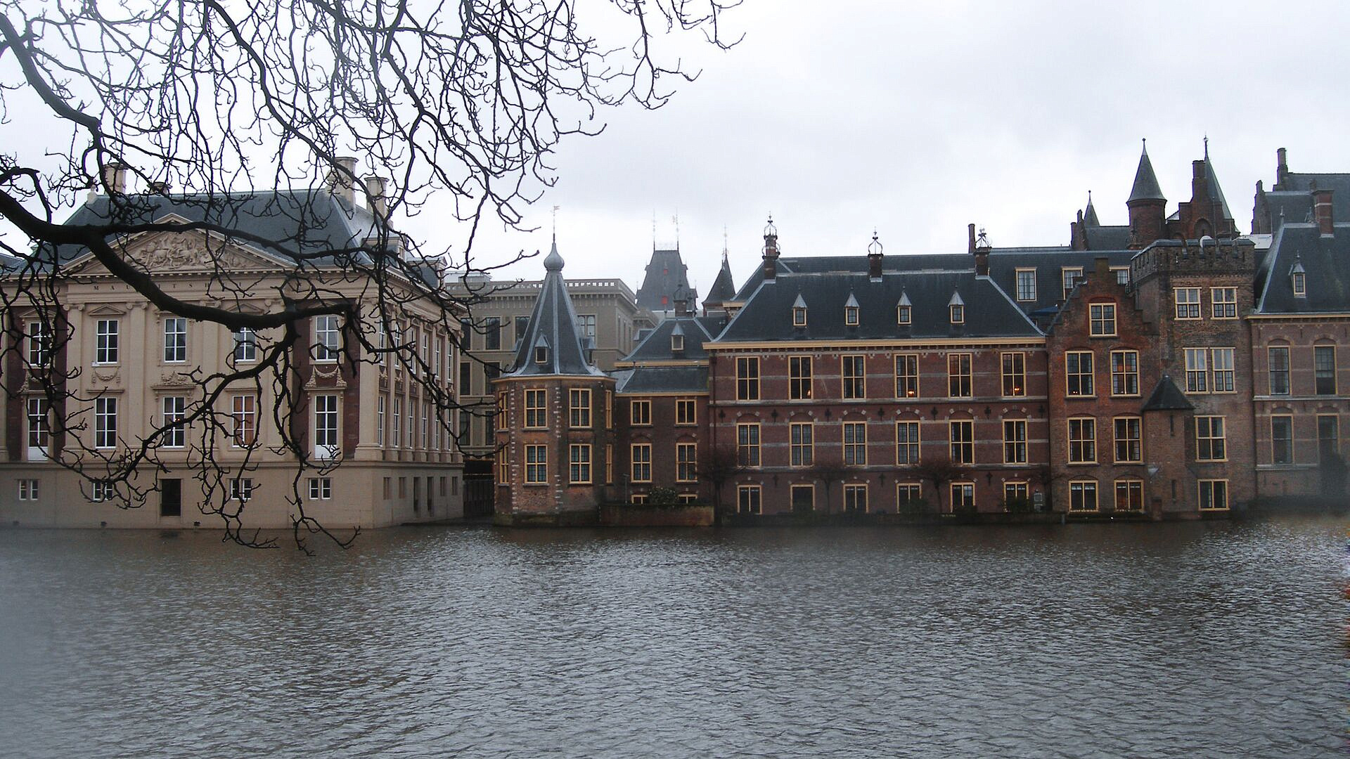 Посол России прокомментировал планы Нидерландов по антироссийским санкциям