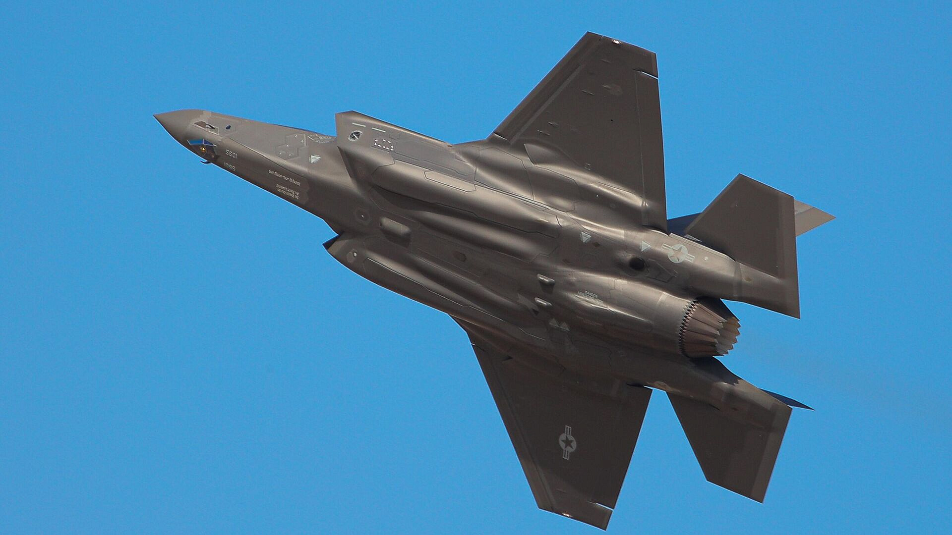 Канада примет на вооружение новые истребители F-35