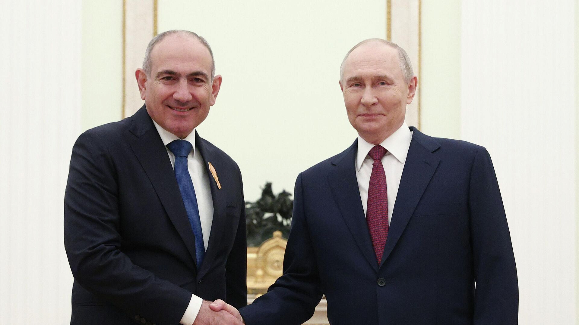 Путин поздравил Пашиняна с днем рождения