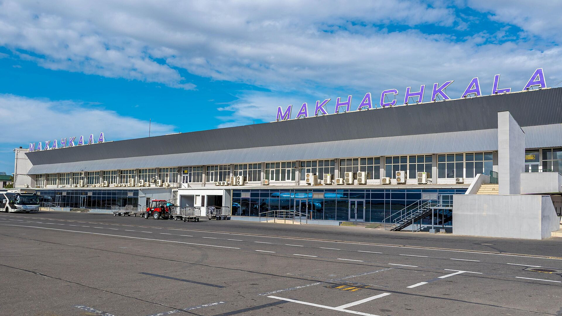 В аэропорту Махачкалы ввели ограничения на полеты