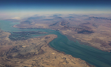 Около 150 танкеров стали на якорь в водах за пределами Ормузского пролива