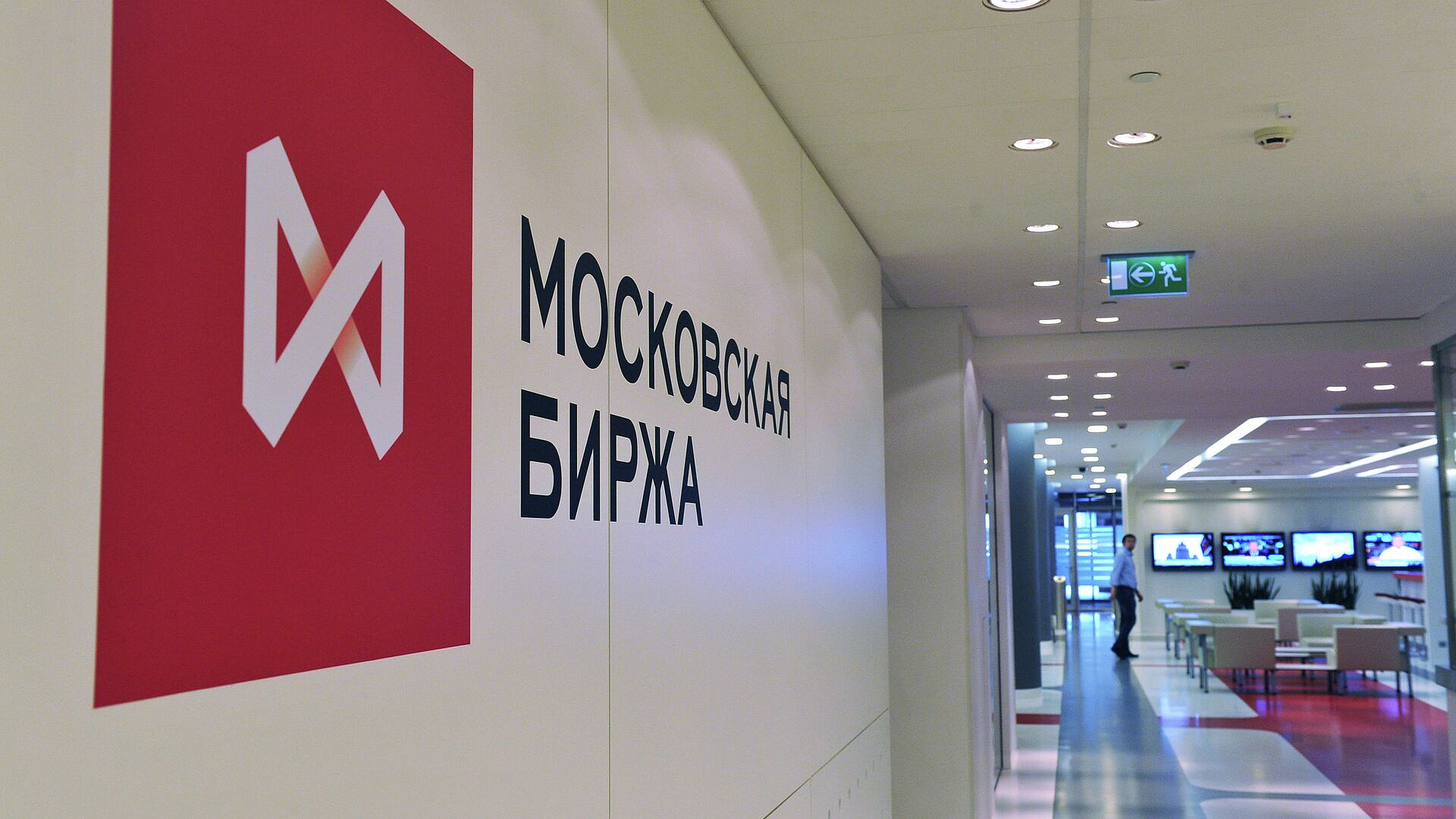 Российский рынок акций растет на утренней сессии