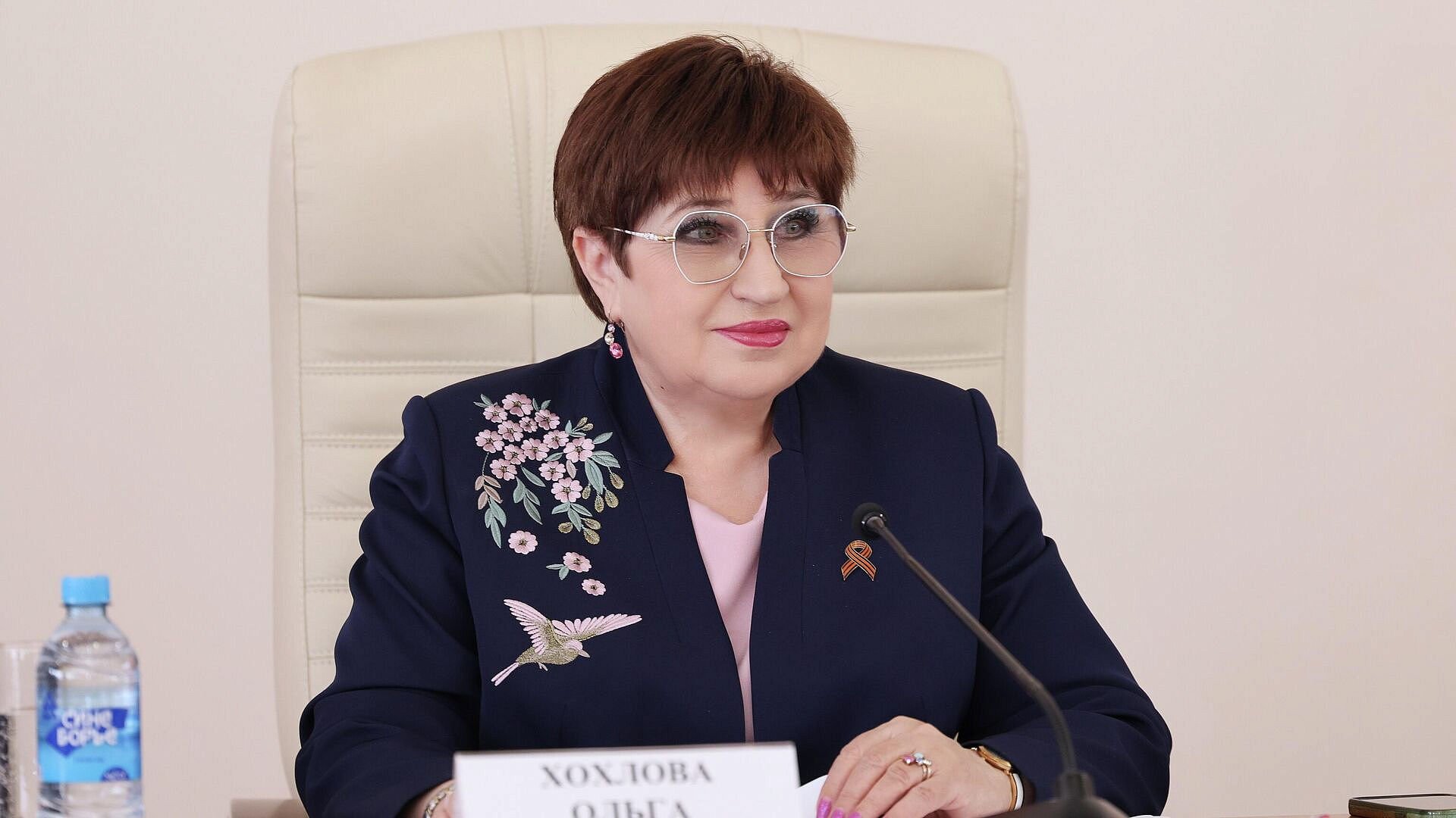 Хохлова провела заседание группы по вопросам благополучия семей с детьми