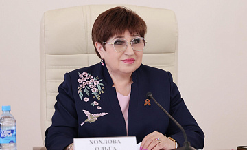 Хохлова провела заседание группы по вопросам благополучия семей с детьми