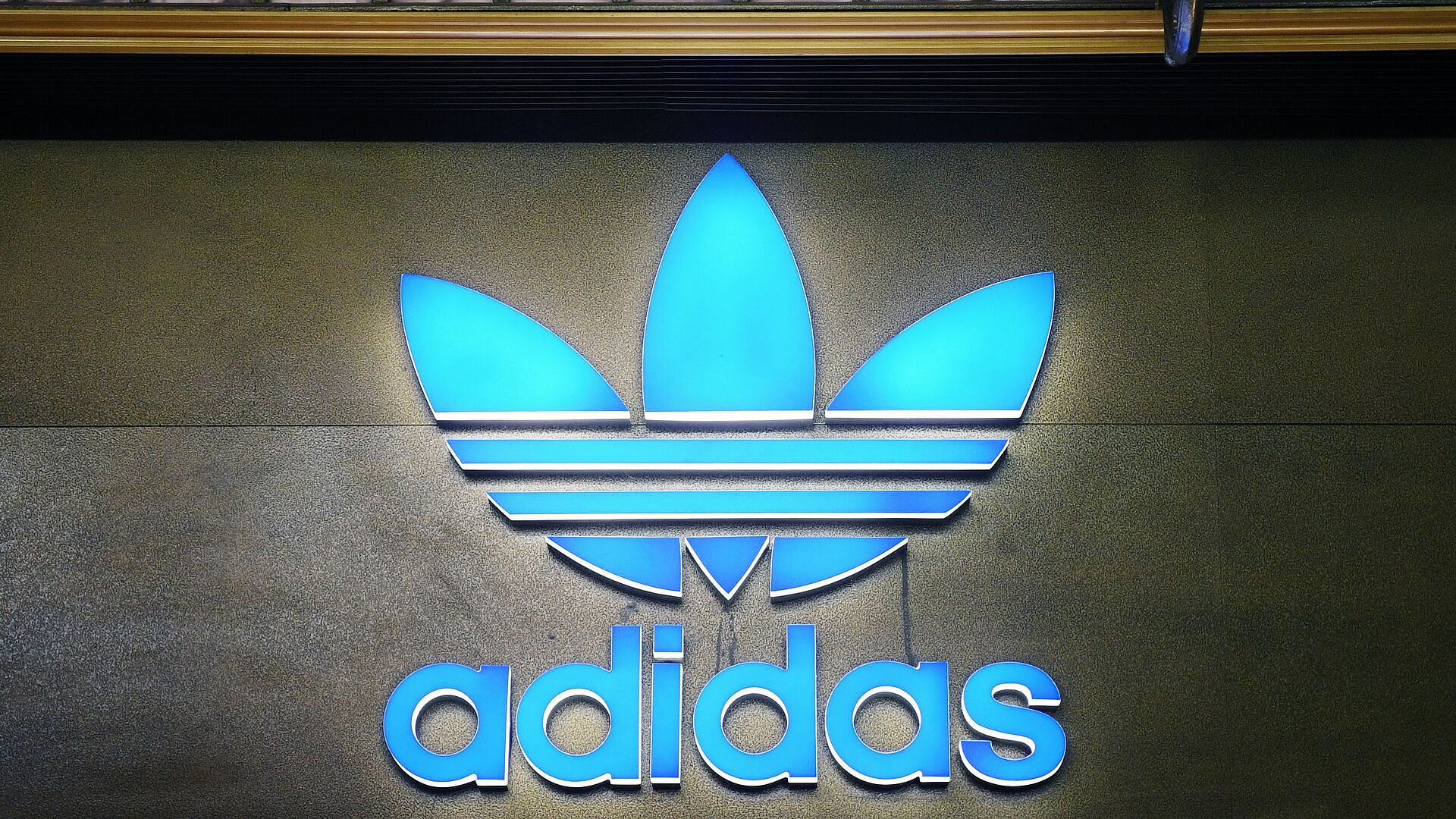 В Германии прошли обыски в офисах Adidas