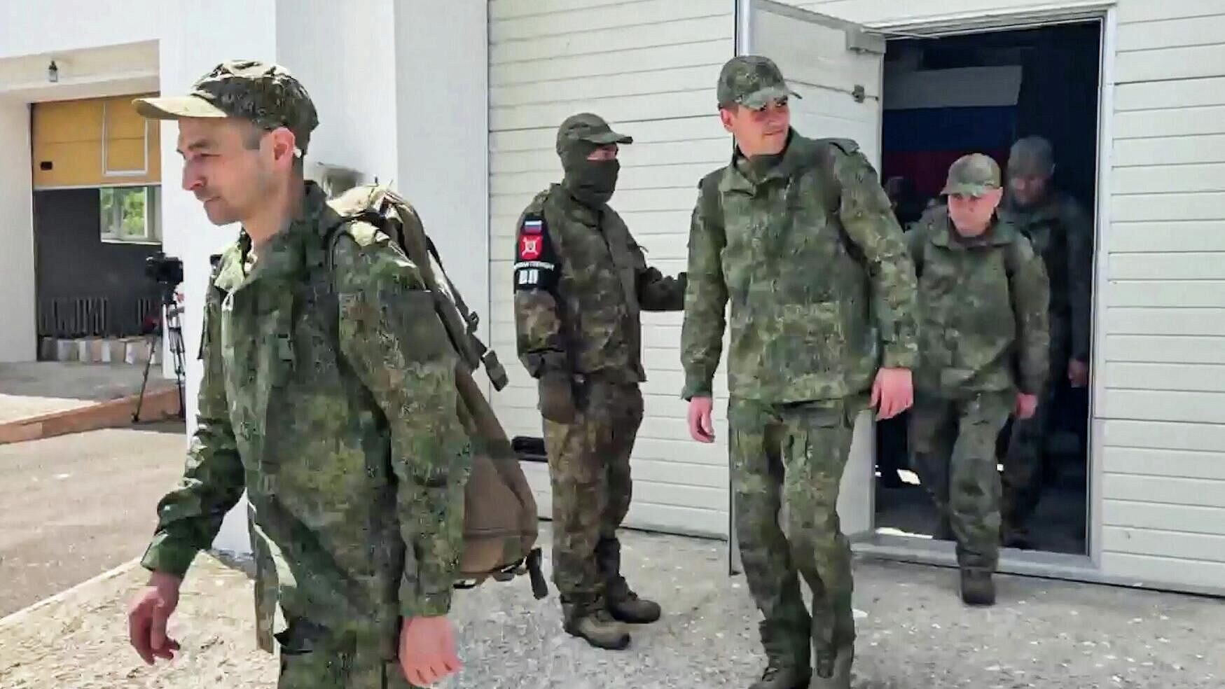 Спасенный из плена боец ВС России заявил, что он на седьмом небе от счастья